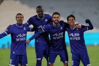 باشگاه استقلال در آستانه دربی از پیراهن خود رونمایی کرد و در اقدامی جالب علاوه بر روی لوگو ، بر روی آستین لباس همستاره قرار داد تا به نوعی برای رقیب کری بخواند.