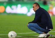 در ابتدای نیمه اول نیمکت استقلال بازیکنان را در نقش هوادار ، بازیکنان استقلال را تشویق می کردند که یحیی گل محمدی با کنایه گفت : بوق و شیپور را به آن ها بدهید .