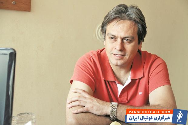 رضا شاهرودی در پاسخ به صحبت های محمود فکری در پایان بازی با پرسپولیس که گفته بود پرسپولیس در پایین جدول است ، گفت : الان به کسی جام نمی دهند.