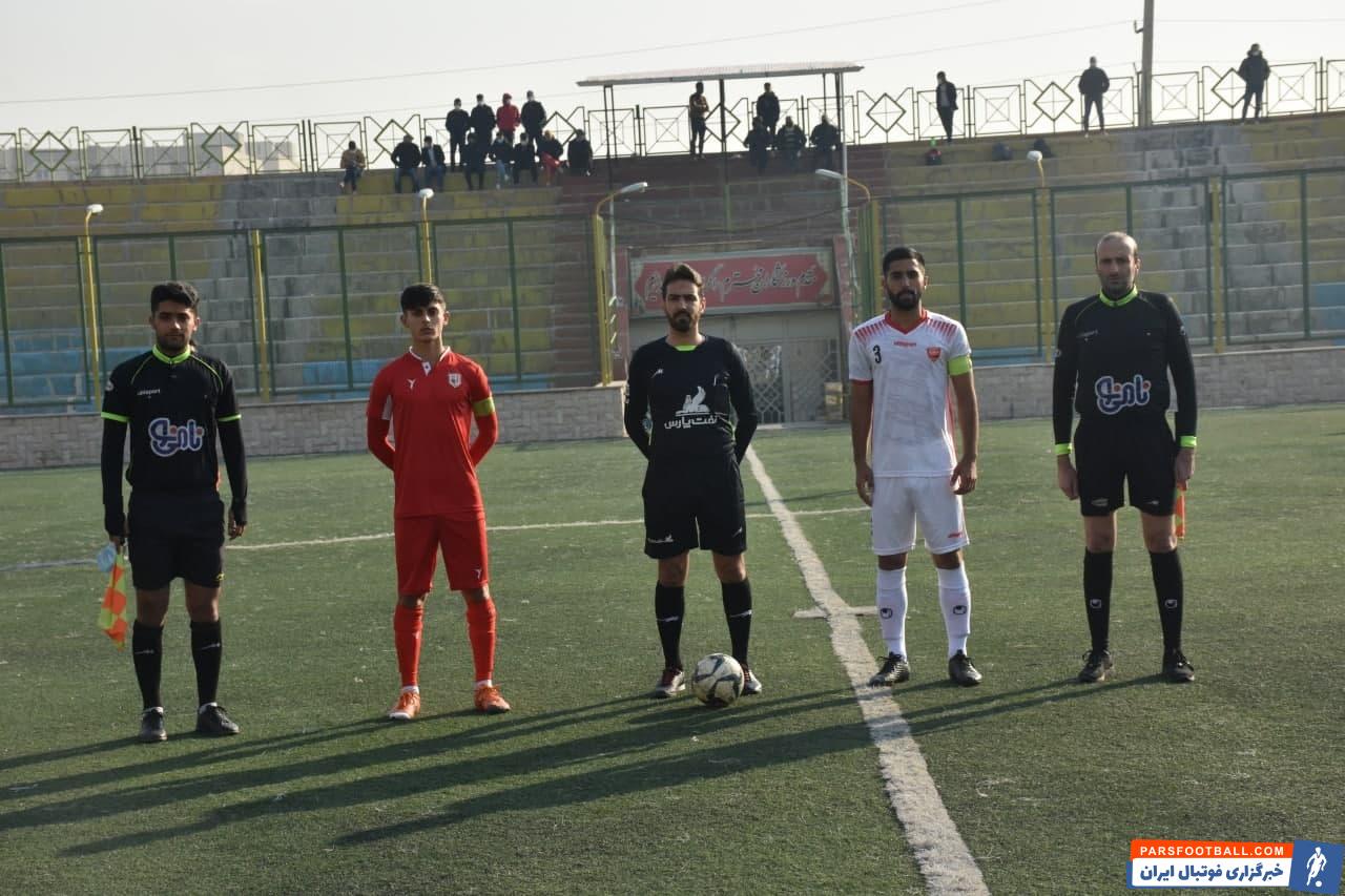 تیم امید پرسپولیس در هفته سوم لیگ امید های تهران با نتیجه دو بر یک تیم نفت ایرانیان را شکست داد . محمد عمری و محمد مهدی شهپری برای پرسپولیس گلزنی کردند. تیم امید پرسپولیس روز پنجشنبه در دربی امید ها به مصاف استقلال می رود .