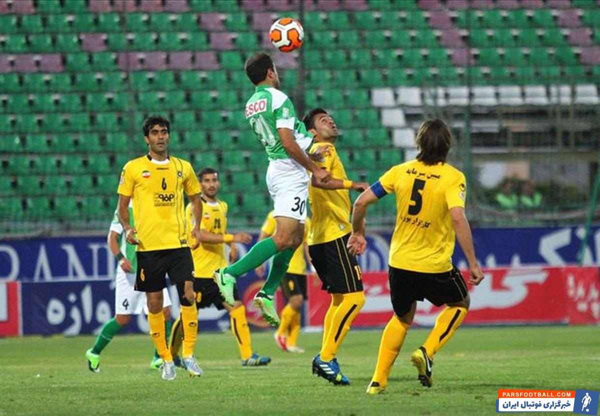 با اعلام فدراسیون فوتبال ایران ، با نظر سازمان لیگ دیدار بین تیم های ذوب آهن و سپاهان در دربی اصفهان به جای ساعت ۱۷ در ساعت ۱۵ روز جمعه ۱۷ بهمن برگزار می شود.