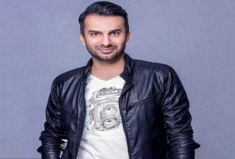 محمد حسین میثاقی ، در برنامه فوتبال برتر گفت : استقلالی ها بیانیه دادند که فوتبال برتر را تحریم کردند اما در پایان بازی برای مصاحبه سر و دست شکستند.