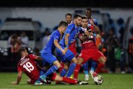 بازی تیم های استقلال و نساجی در هفته چهاردهم لیگ برتر حواشی جنجالی را در پی داشت و بازیکنان استقلال مصاحبه های تندی را علیه مدیریت استقلال داشتند.