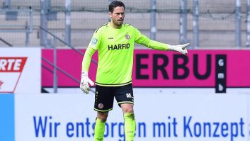 تیم روت وایس اسن در جام حذفی آلمان با درخشش دانیال داوری ، دروازه بان ایرانی خود موفق شد تیم قدرتمند بایر لورکوزن را شکست دهد و یک شگفتی بزرگ رقم بخورد.