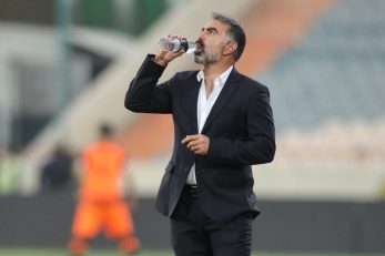 محمدحسین میثاقی با انتقاد از حرکت محمود فکری در نشست خبری گفت : محمود فکری به جای تمرکز روی اتاق فکر خیالی ، روی اتاق فکر کادرفنی اش کار کند.