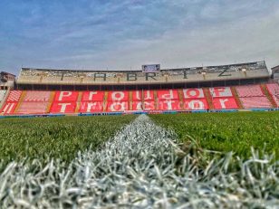 در هفته چهاردهم لیگ برتر تیم پرسپولیس با نتیجه یک بر صفر تیم تراکتور تبریز را شکست داد . تک گل پرسپولیس در این بازی توسط سیدجلال حسینی زده شد.