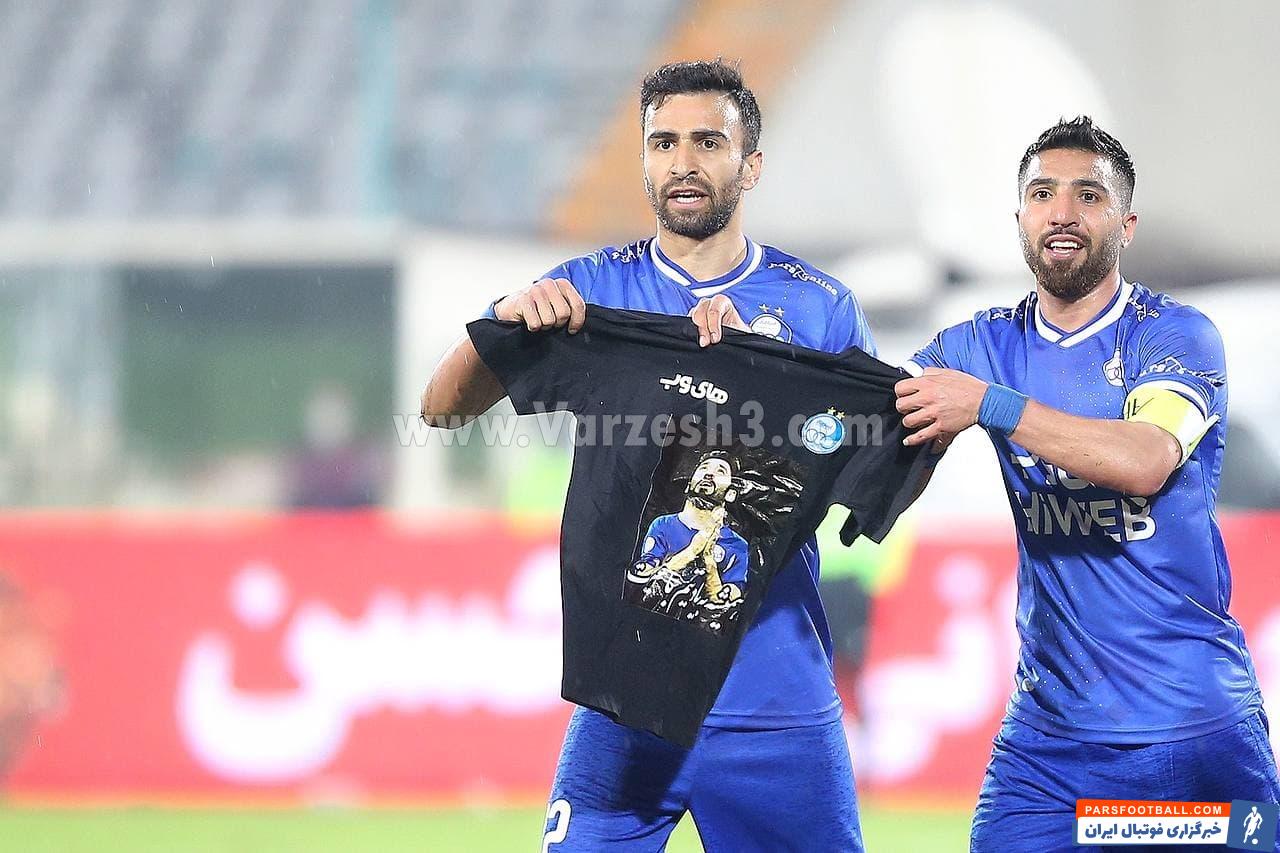 در بازی تیم های استقلال و نساجی ، فرشید اسماعیلی به سبک مهدی قایدی حرکت کرد و گل سه امتیازی زد. از آن سمت هم قایدی مثل اسماعیلی پنالتی اش را چیپ زد.