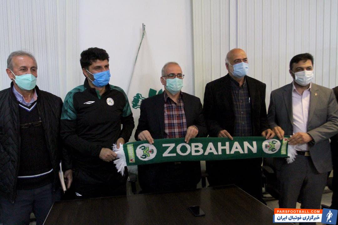 مجتبی حسینی روز گذشته بعد از برگزاری جلسه معارفه از سوی باشگاه ذوب آهن تمرینات این تیم را زیر نظر گفت.