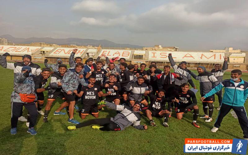 تیم مس نوین کرمان که حریف پرسپولیس در مرحله یک شانزدهم نهایی جام حذفی است ، در لیگ دسته دوم در رده نهم جدول قرار دارد و هدایت آن را هم فرزاد حسین خانی بر عهده دارد.