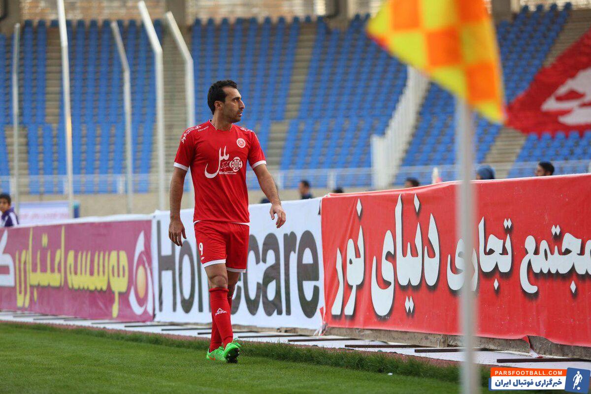 گفته می شود امین قاسمی نژاد ، مهاجم شهرخودرو که پیش از این مدنظر پرسپولیس بود ، در لیست خرید محمود فکری برای نیم فصل هم قرار گرفته است .