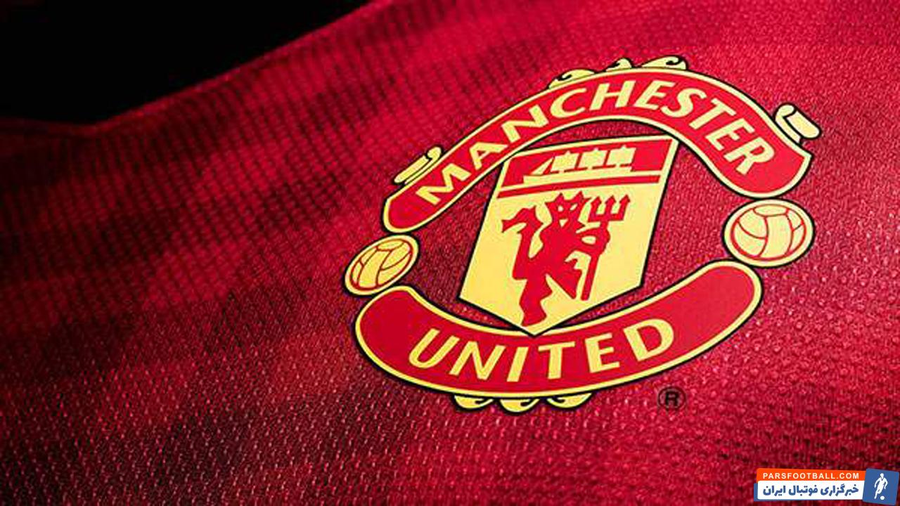 یک صفحه توئیتری از لیست خرید منچستریونایتد در سال ۲۰۰۴ رونمایی کرد که در آن پیکه ، کمپانی ، هاینزه ، مکسس ، فورلان و چند بازیکن دیگر وجود دارد.