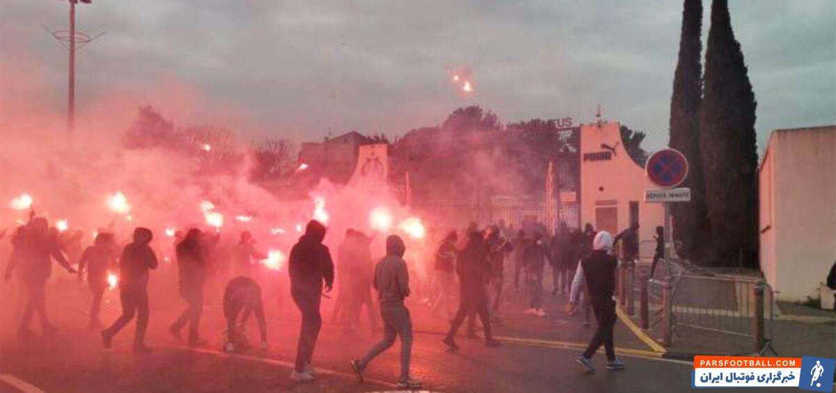 هواداران خشمگین مارسی از نتایج تیمشان اعتراضشان را به شکلی عجیب نشان دادهاند و حتی باعث لغو دیدار مارسی و رن شدهاند.