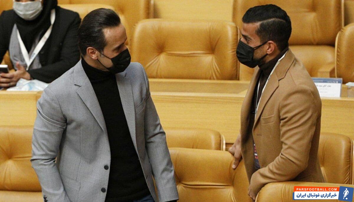 پیش از آغاز مجمع انتخاباتی فدراسیون فوتبال، علی کریمی و احسان حاج صفی خوشوبش گرمی با یکدیگر داشتند.