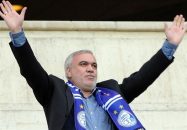 در ثبت شرکت ها ، استقلال به نام علی فتح الله زاده ثبت شده اما در نامه های این باشگاه به نهاد های بین المللی نام افراد دیگر به عنوان مدیرعامل ثبت شده که AFC دلیل این اتفاق را جویا شده است.