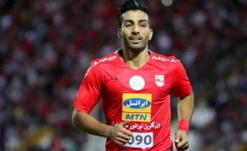 باشگاه تراکتور درخواست رسمی خود را برای جذب محمد ایران پوریان به باشگاه آلومینیوم اراک فرستاد اما این باشگاه با جدایی این بازیکن مخالفت کرد.