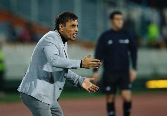 رسول خطیبی سرمربی جدید تیم تراکتور تبریز ، با جدایی مهدی تیکدری ، میلاد فخرالدینی و میثم تیموری که پیشنهادانی داشتند ، مخالفت کرده است .