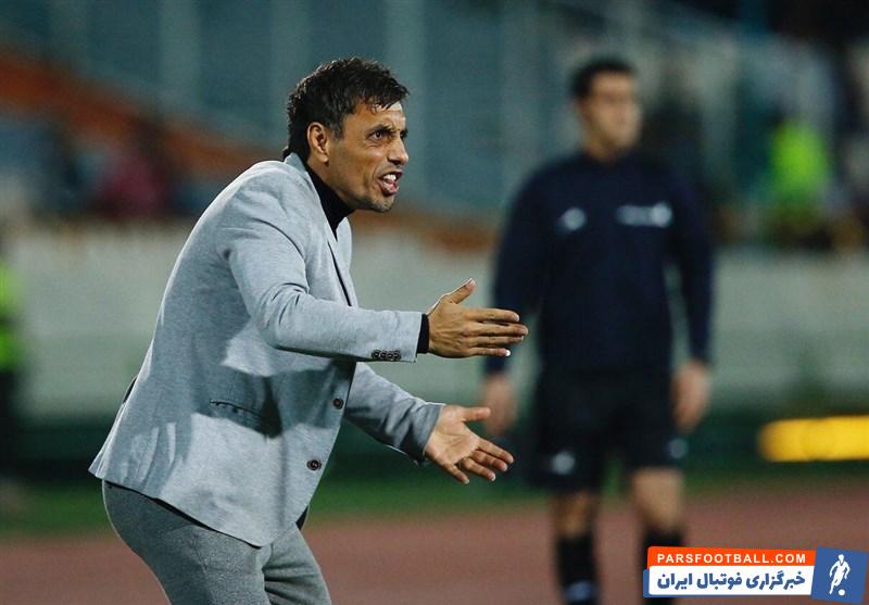 دیشب رسول خطیبی از تیم آلومینیوم اراک جدا شد و به تراکتور تبریز پیوست . حالا مدیران آلومینیوم در بیانیه ای اعلام کرده اند که رسول خطیبی باید به قراردادش پایبند باشد و از مدیران تراکتور به علت مذاکره با سرمربی تیمشان شکایت خواهند کرد.