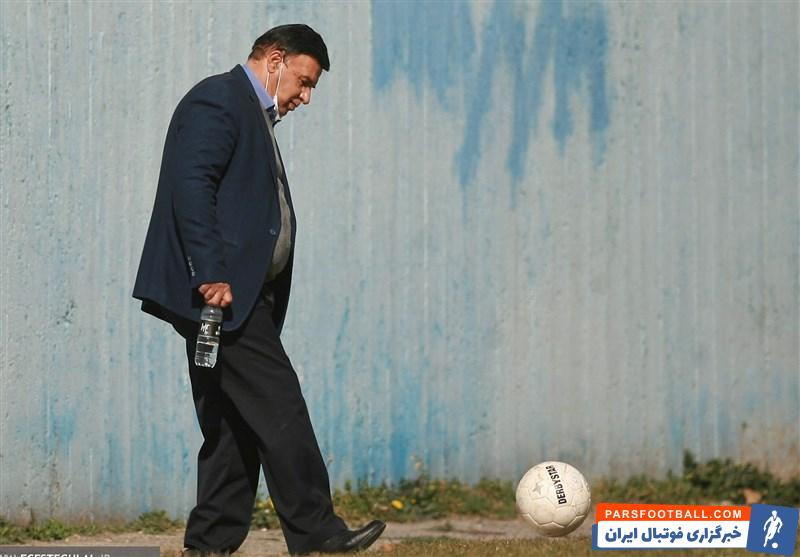 واکنش تند پرویز مظلومی به اعتراضات هواداران استقلال در تمرین امروز