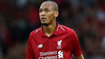 پس از شکست سنگین لیورپول مقابل منچسترسیتی در لیگ برتر انگلیس ، همسر فابینیو بازیکن لیورپول یک توئیت را منتشر کرد که با واکنش هواداران همراه بود.