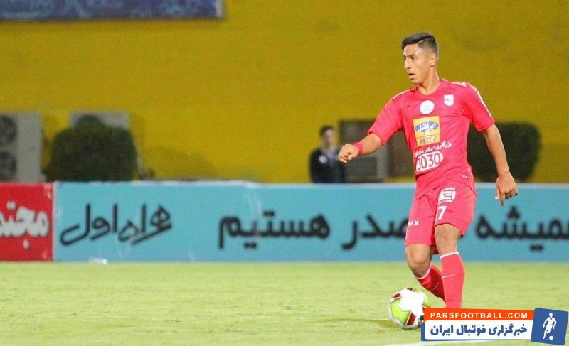 محمد مسلمی پور ، مدافع جوان تیم تراکتور درباره شایعه جدایی اش از تراکتور گفت : این خبر نادرست است و من قرار است پنجشنبه قراردادم را با تراکتور تمدید کنم.