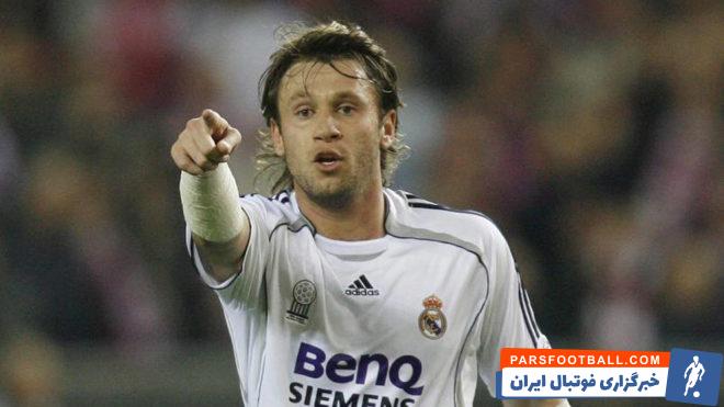 آنتونیو کاسانو ، اسطوره باشگاه یوونتوس گفت : کریستیانو رونالدو کمی خودخواه است و به دیگر بازیکنان پاس نمی دهد و با سبک بازی پیرلو هم مشکل دارد.