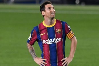 در هفته بیست و چهارم لالیگا اسپانیا تیم بارسلونا با دبل لیونل مسی و تک گل جوردی آلبا تیم الچه را بنتیجه سه بر صفر شکست داد و به رده سوم جدول صعود کرد.