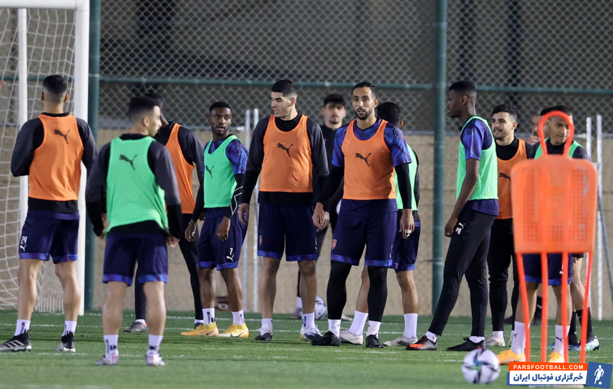 تیم فوتبال الدحیل شب گذشته آخرین تمریناتش را به همراه علی کریمی هافبک ایرانی اش پیش از اولین بازی خود در جام باشگاه های جهان 2020 انجام داد.