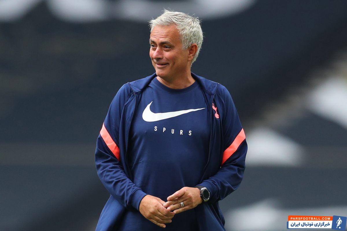 یک هوادار هندی منچستریونایتد شوخی عجیبی را با ژوزه مورینیو انجام داده است و به مورینیو گفته است کهدر این فصل او فقط یک جام کاغذی می برد.