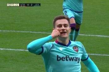 خورخه دفروتوس ، مهاجم تیم لوانته بعد از گلی که امشب در دقیقه ۹۵ وارد دروازه تیم اتلتیکومادرید کرد ، خوشحالی جالبی را انجام داد.