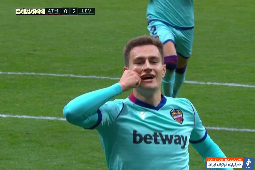 خورخه دفروتوس ، مهاجم تیم لوانته بعد از گلی که امشب در دقیقه ۹۵ وارد دروازه تیم اتلتیکومادرید کرد ، خوشحالی جالبی را انجام داد.