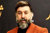 علی انصاریان ، سال ها پیش از پرسپولیس به استقلال رفت و بعد ها در برنامه دورهمی گفت : کسی که باعث شد از پرسپولیس به استقلال بروم را نمی بخشم.