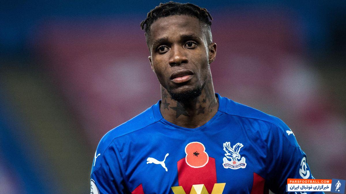 ویلفرد زاها ، بازیکن ساحل عاجی که زمانی در منچستریونایتد بازی می کند ، درباره آن دوران گفت : لوئیز فن خال به من گفت باید در پست مهاجم مرکزی بازی کنم ، من هرگز در این پست ها بازی نکرده بودم و به نظر می رسید هدف ناکام ماندن من باشد.