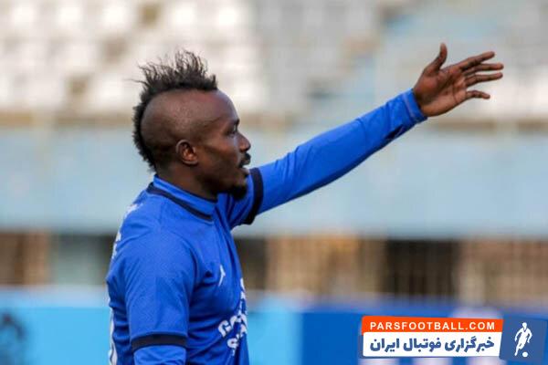 سایت رسمی فدراسیون فوتبال اعلام کرد : گادوین منشا ، مهاجم تیم گل گهر سیرجان به علت رفتار غیر ورزشی در بازی با نساجی ، تا اطلاع ثانوی محروم است.