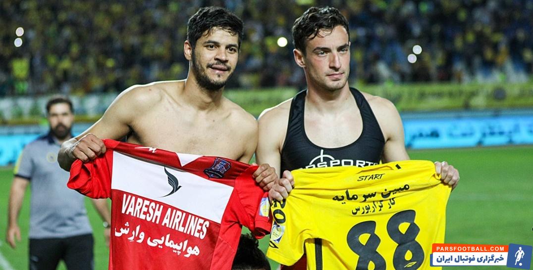 کی روش استنلی ،مهاجم تیم سپاهان اصفهان ، مصدوم شده است و در دیدار با استقلال غایب خواهد بود . وضعیت ولسیانی هم نامشخص است و احتمالا به این دیدار نمی رسد.