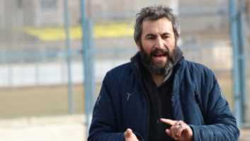 علی لطیفی ، پیشکسوت تیم استقلال گفت : مهدی قایدی قطعا بازیکن بسیار بزرگی است اما او اشتباه مرگباری را انجام داد و به تمرینات نیامد و از این بابت باید از هواداران عذرخواهی کند.