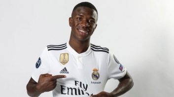 نشریه آ اس احتمال داره است که وینیسیوس جونیور ، ستاره برزیلی رئال مادرید با توجه به عملکرد نا امید کننده ای که در این ماه ها داشته است ، از رئال جدا خواهد شد.