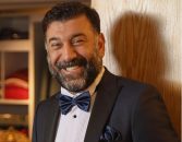 فرزاد فرزین دیشب در هنگام خوانندگی در کنسرت آنلاینش از علی انصاریان یاد کرد و برای این چهره محبوب فوتبال ایران ، اشک ریخت.