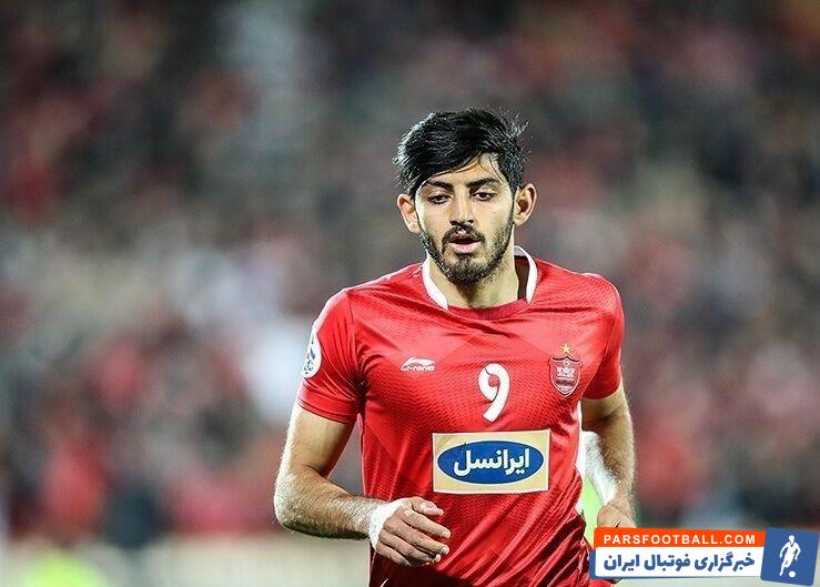 مهدی ترابی ، خرید جدید پرسپولیس ، بازی امروز تیم های پیکان و پرسپولیس را از نزدیک تماشا کرد . ترابی هفته گذشته با قراردادی یک سال و نیمه پرسپولیسی شد.