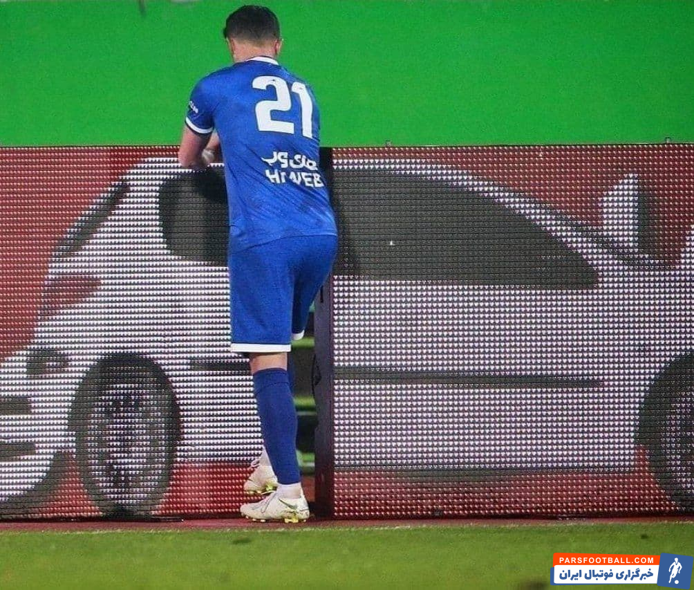 استقلال ؛ ماجرای خروج وریا غفوری از زمین بازی با پژو ۲۰۶ ؛ پارس فوتبال