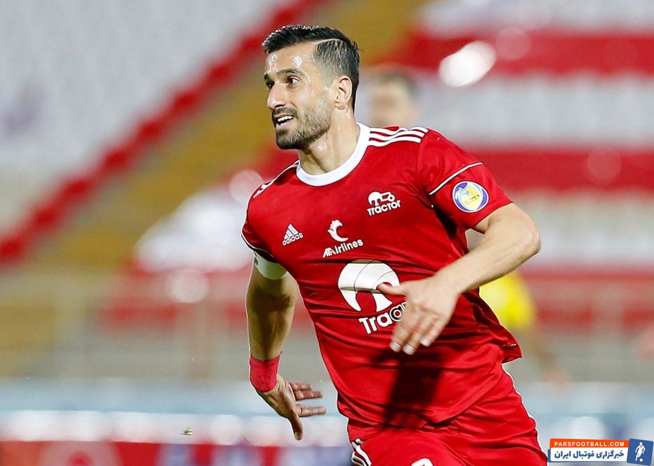 احسان حاج صفی امروز با عقد قراردادی به سپاهان پیوست و در سیستم بازی محرم نویدکیا قرار گرفت تا تیم سپاهان برای ادامه فصل پر مهره تر شود.