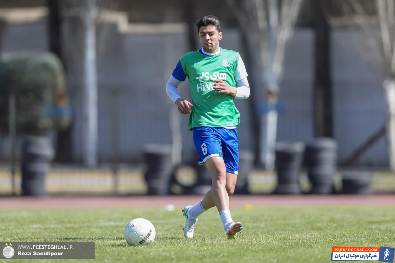 سعید مهری بازیکنی است که در بازار نقل و انتقالات زمستانی به استقلال پیوست ولی به دلیل بسته بودن پنجره نقل و انتقالات نمی تواند برای تیمش به میدان برود