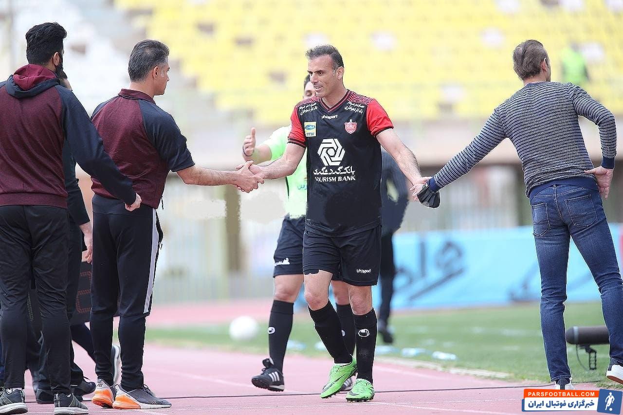 سیدجلال حسینی حالا در ۳۹ سالگی برای دومین بار شاگرد این مربی باتجربه شده و تلاش میکند تا با نمایش های درخشان تواناییاش را نشان دهد.