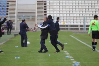 فراز کمالوند در کنار بهزاد غلامپور شادی های گل خود را برگزار کرد تا زوج جدید مربی دروازه بانان استقلال در شادی های گل معروف باشد.