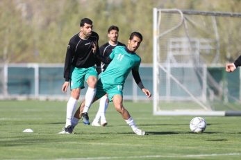 بازی محکم وحید امیری مقابل مهدی طارمی در تیم ملی