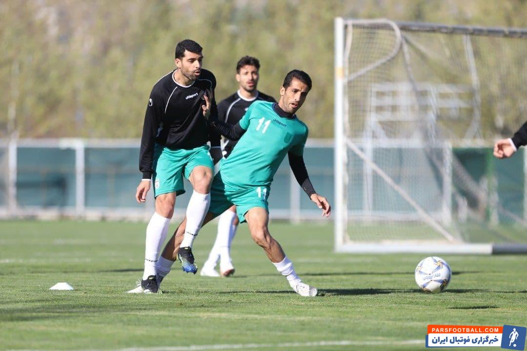 بازی محکم وحید امیری مقابل مهدی طارمی در تیم ملی