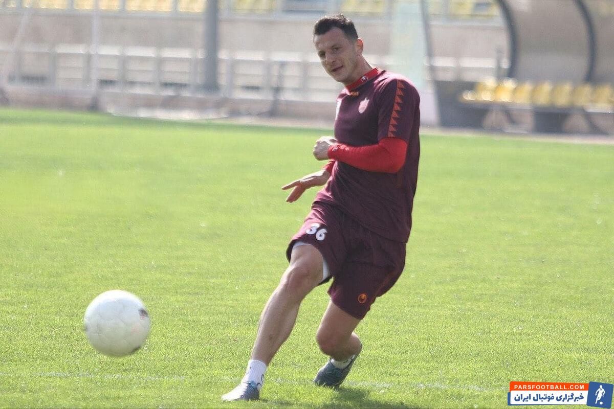مهاجم پرسپولیس به استقلال پیوست