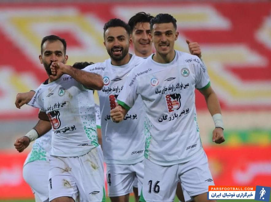 ستاره لیگ برتری به استقلال نزدیک شد ؛ میلاد جهانی خطاب به مدیرعامل باشگاه : دیگر برای ذوب آهن بازی نمی کنم