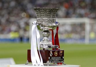 با توجه به برنامه فشرده لیگ برتر و لیگ قهرمانان آسیا ، این احتمال وجود دارد که دیدار سوپرجام بین تیم های تراکتور و پرسپولیس لغو شود .