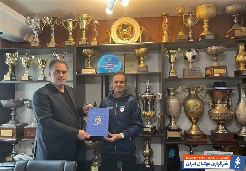 امضای رسمی قرارداد فراز کمالوند ، صالح مصطفوی و بهزاد نوشادی در استقلال