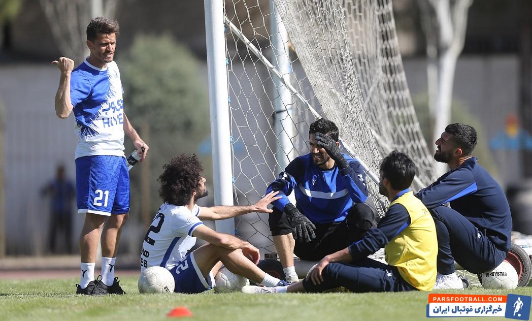 وریا غفوری که فصل گذشته و بعد از جدایی ناگهانی استراماچونی تا مشخص شدن سرمربی جدید این تیم، به عنوان بازیکن مربی در کنار استقلال بود.